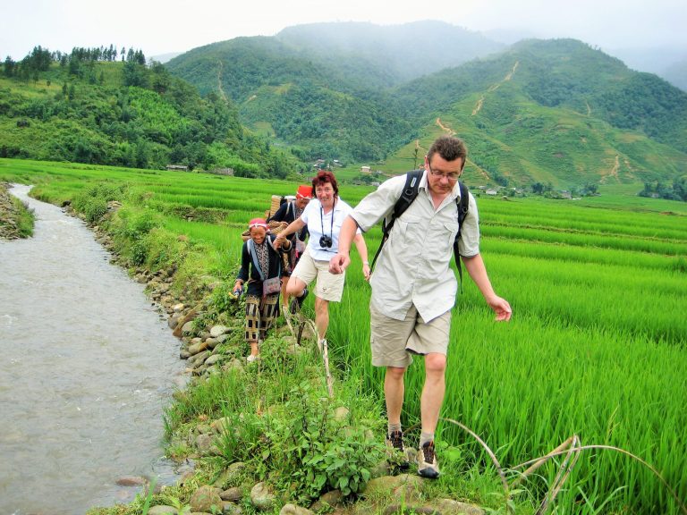 1723017289806sapa-trekking-tom-travel