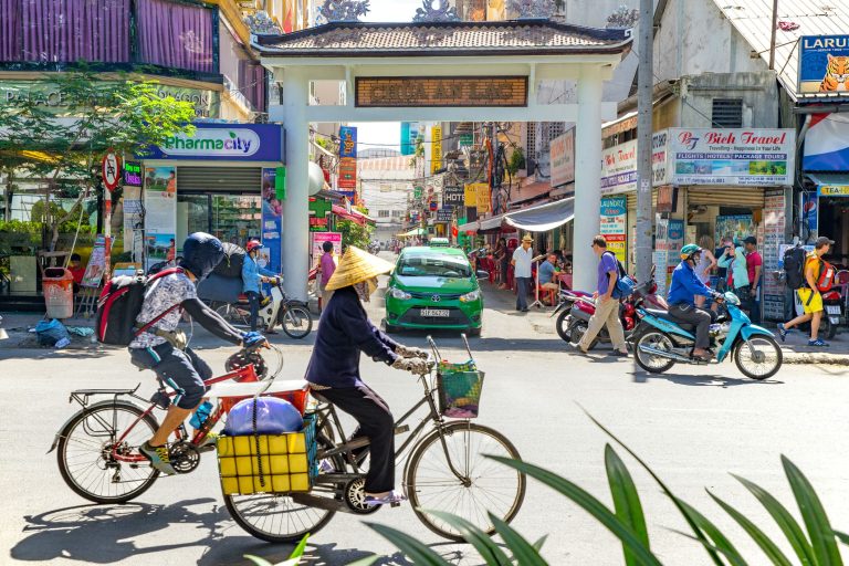 1725160368609street-view-of-pham-ngu-lao-street--vietnam-921731936-5c353f9746e0fb000180251c