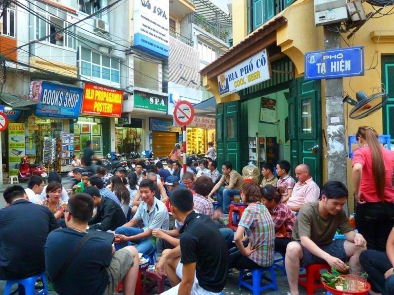 hanoi-old-quarter-street-food-experience-local-markets-famous-cuisine_xkt4e