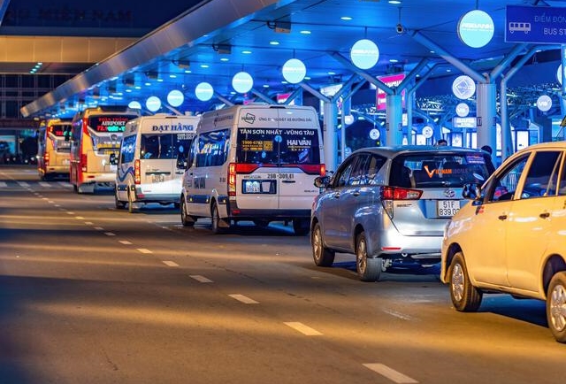 Tan-Son-Nhat-airport-Saigon-Private-Car